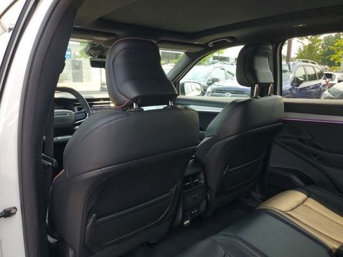 Used 2024 Jeep Wagoneer Launch Edition AWD/4WD image 13