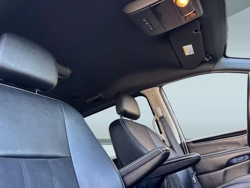 Used 2019 Dodge Grand Caravan SXT FWD image 21