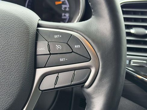 Used 2022 Jeep Grand Cherokee Laredo X image 22