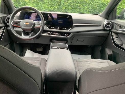 Used 2025 Chevrolet Equinox LT w/ Safety and Technology Package AWD/4WD image 16
