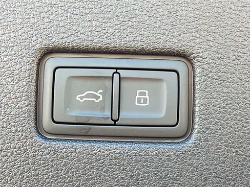 Used 2026 Audi Q8 Premium Plus image 13