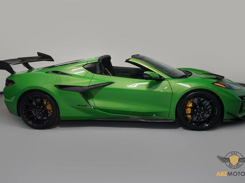 Used 2026 Chevrolet Corvette ZR1 w/ ZR1 Carbon Fiber Aero Package image 4