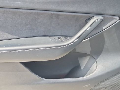 Used 2022 Tesla Model Y Performance AWD/4WD image 11