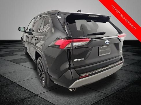Used 2024 Toyota RAV4 SE image 4