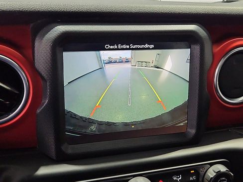 Used 2018 Jeep Wrangler Unlimited Rubicon w/ Dual Top Group AWD/4WD image 18