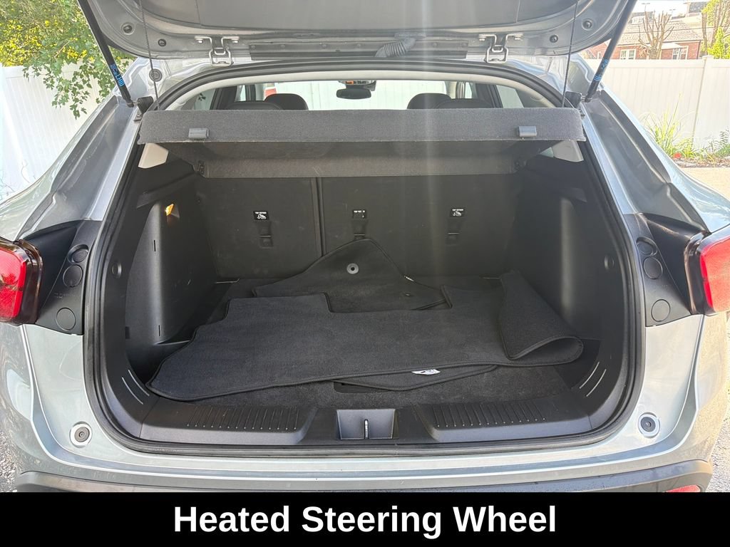 Used 2024 Chevrolet Trax LT w/ Sunroof Package FWD image 30