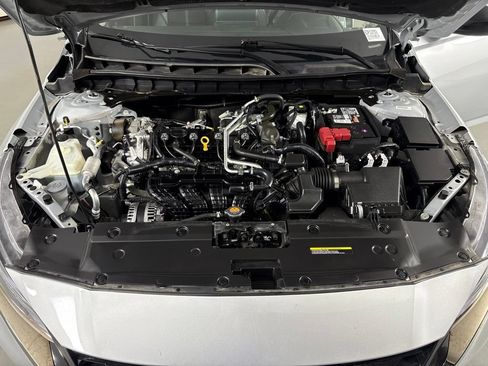 Used 2024 Nissan Altima 2.5 SR FWD image 42