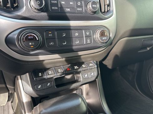 Used 2018 Chevrolet Colorado ZR2 image 18