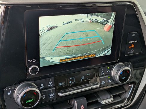 Used 2023 Toyota Highlander XLE image 20