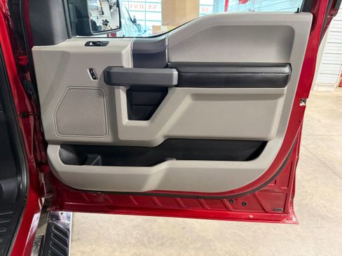 Used 2017 Ford F150 XLT w/ Equipment Group 302A Luxury AWD/4WD image 8