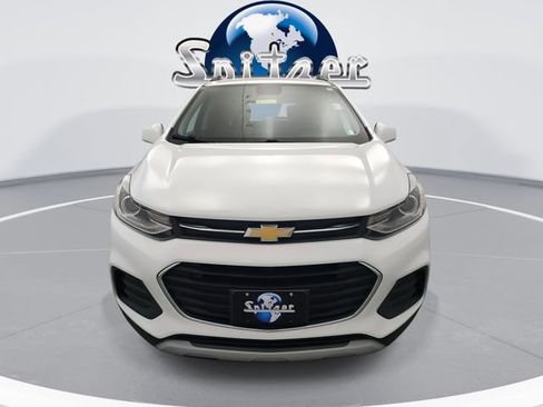 Used 2018 Chevrolet Trax LT w/ LT Convenience Package image 3