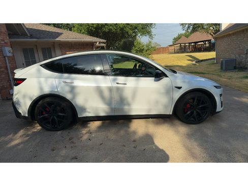 Used 2026 Tesla Model Y Performance AWD/4WD image 4