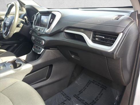 Used 2024 GMC Terrain SLE image 22