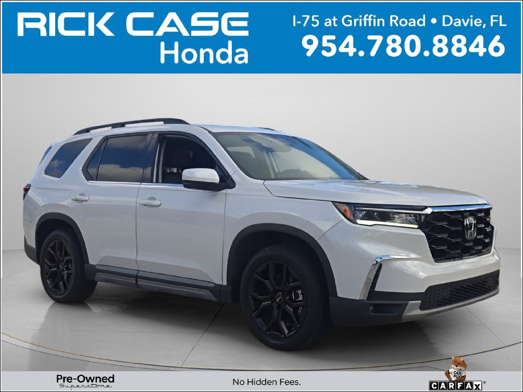 Certified 2025 Honda Pilot Touring image 1