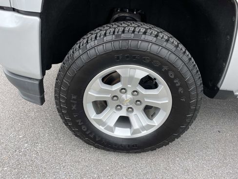 Used 2018 Chevrolet Silverado 1500 LT w/ All Star Edition AWD/4WD image 11