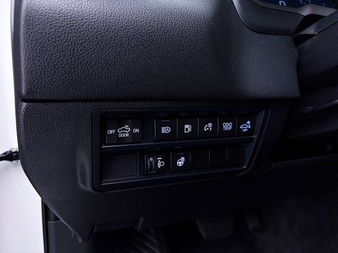 Used 2024 Toyota Tundra Limited AWD/4WD image 7