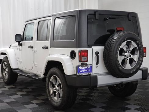 Used 2017 Jeep Wrangler Unlimited Sahara w/ Connectivity Group image 15