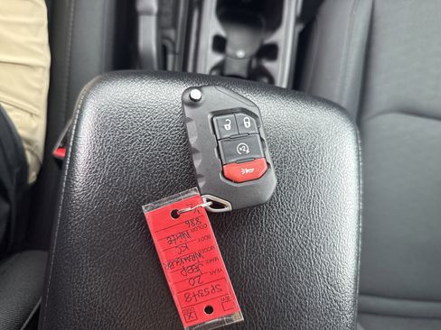 Used 2020 Jeep Wrangler Unlimited Sport AWD/4WD image 28