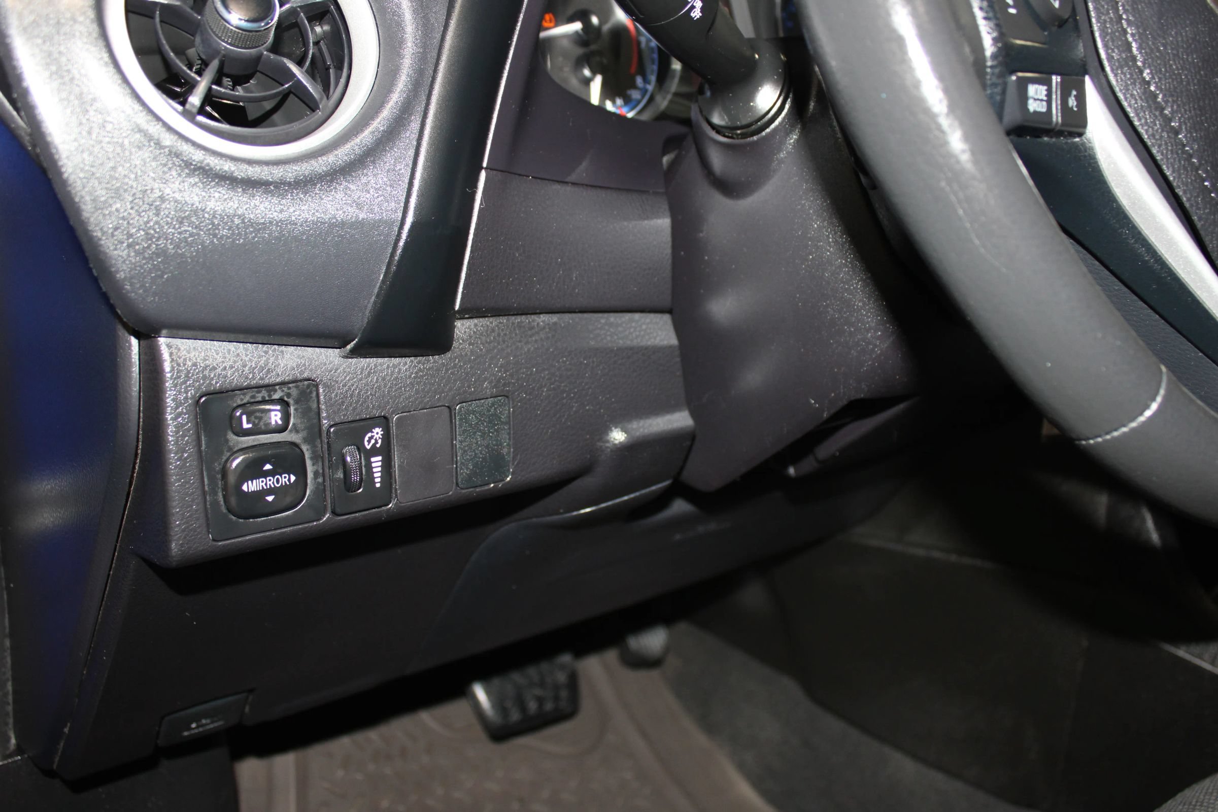 Used 2018 Toyota Corolla SE FWD image 22