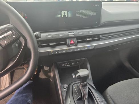 Used 2025 Kia K4 FWD image 2