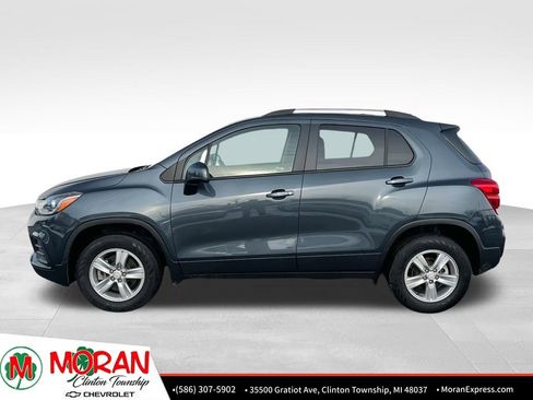Certified 2022 Chevrolet Trax LT w/ LT Convenience Package image 3