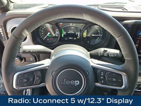 Used 2025 Jeep Wrangler Unlimited Sahara AWD/4WD image 4