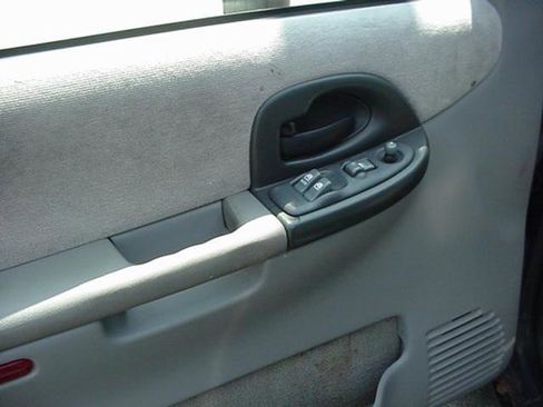 Used 1999 Pontiac Montana Extended w/ Opt Pkg image 16