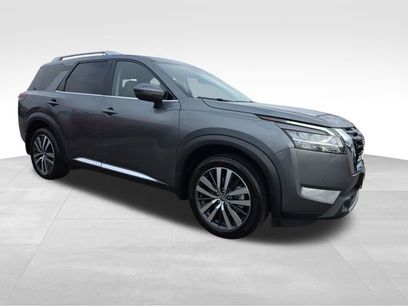 Used 2022 Nissan Pathfinder Platinum w/ Cargo Package
