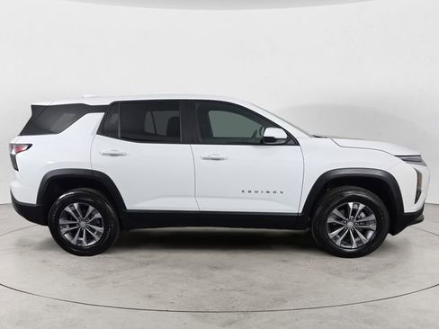Used 2026 Chevrolet Equinox LT FWD image 6