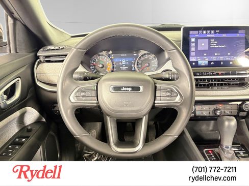 Used 2024 Jeep Compass Latitude image 13