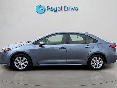 Used 2022 Toyota Corolla LE FWD image 3