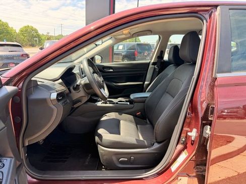 Used 2024 Nissan Altima 2.5 SV FWD image 21