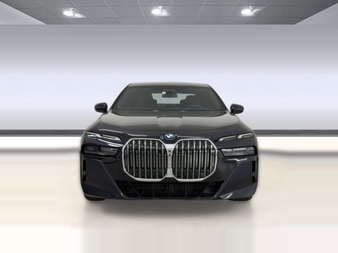 Used 2023 BMW 760i xDrive w/ Luxury Rear Seating Package AWD/4WD image 6