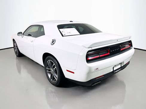 Used 2019 Dodge Challenger SXT image 8