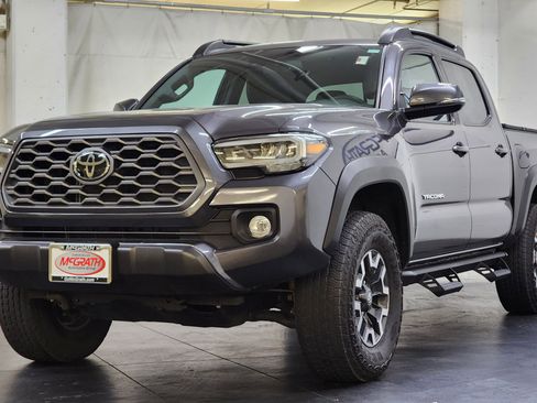 Used 2022 Toyota Tacoma TRD Off-Road w/ TRD Premium Off Road Package image 10