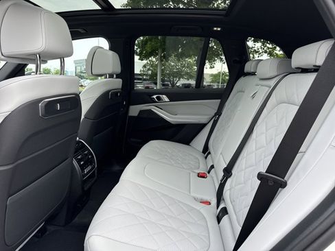 Used 2026 BMW X5 xDrive40i w/ Climate Comfort Package image 11