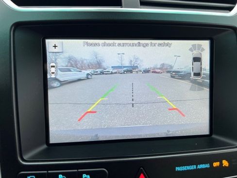 Used 2017 Ford Explorer Platinum image 16