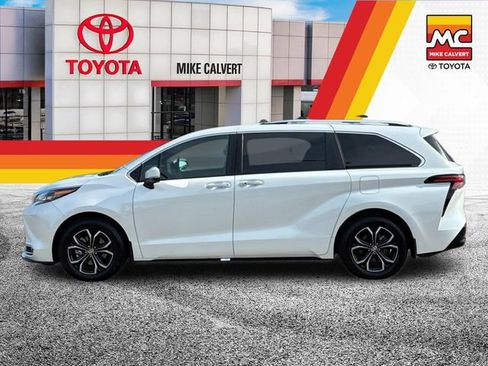 Used 2026 Toyota Sienna Platinum AWD/4WD image 2