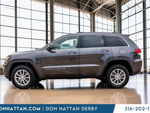 Used 2021 Jeep Grand Cherokee Laredo AWD/4WD image 2
