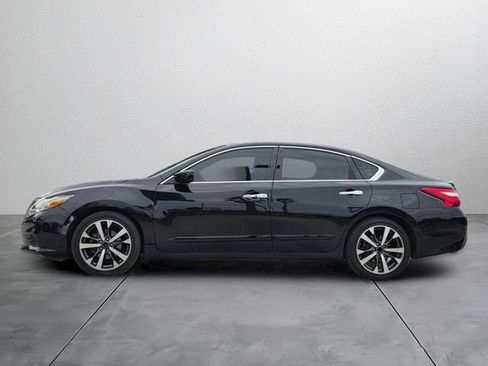 Used 2016 Nissan Altima 2.5 SR w/ LED Appearance Package FWD image 2