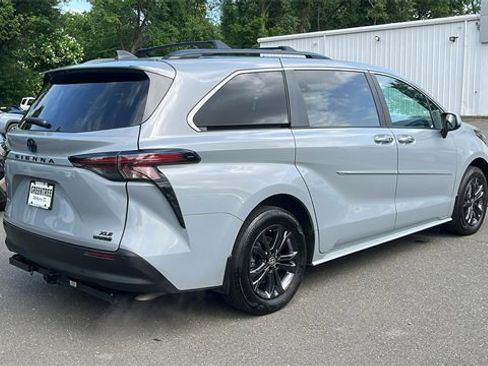 Certified 2024 Toyota Sienna XLE Woodland Edition image 6