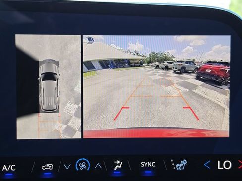 New 2026 Chevrolet Traverse LT w/ Enhanced Driving Package FWD image 28