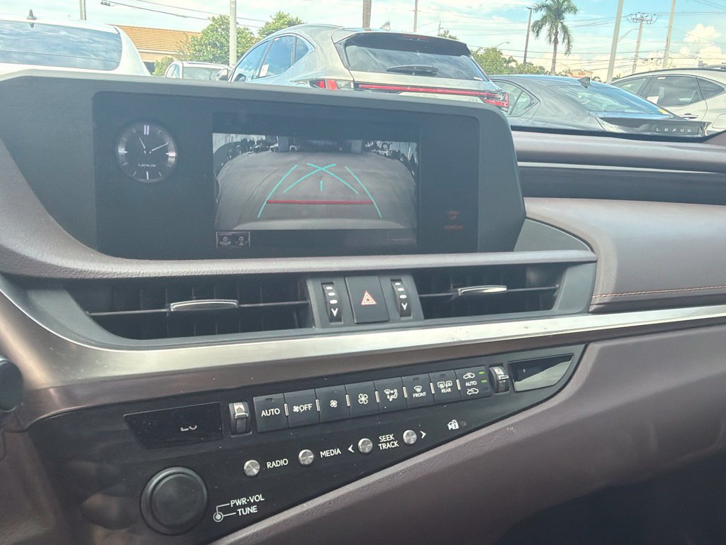 Used 2019 Lexus ES 350 w/ Premium Package FWD image 3