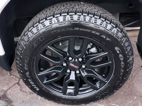 Used 2023 GMC Sierra 1500 Elevation w/ X31 Off-Road Package AWD/4WD image 8