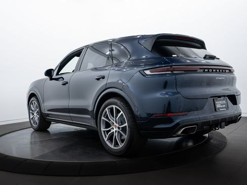 Certified 2025 Porsche Cayenne image 3