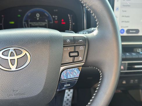 Used 2025 Toyota Camry SE AWD/4WD image 27