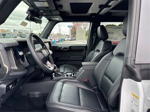 New 2025 Ford Bronco Badlands image 9