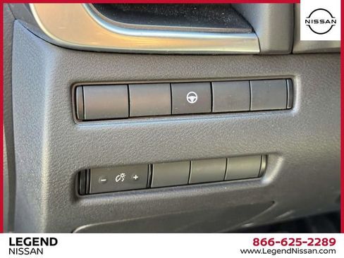 Used 2023 Nissan Rogue SV image 17