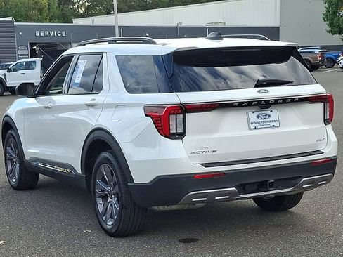 Used 2025 Ford Explorer Active w/ Active Comfort Package AWD/4WD image 3