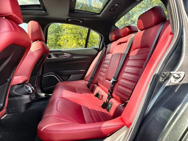 Used 2023 Alfa Romeo Giulia Veloce RWD image 23